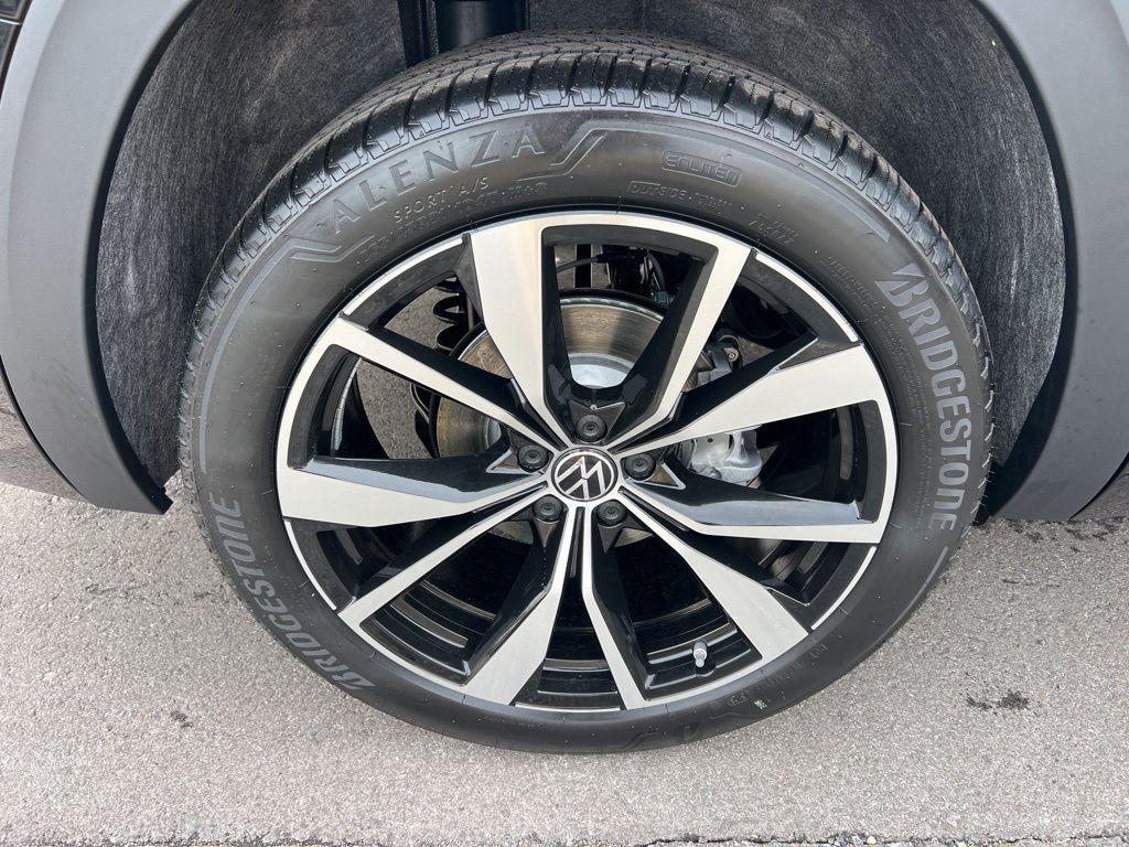 new 2026 Volkswagen Atlas car, priced at $57,303