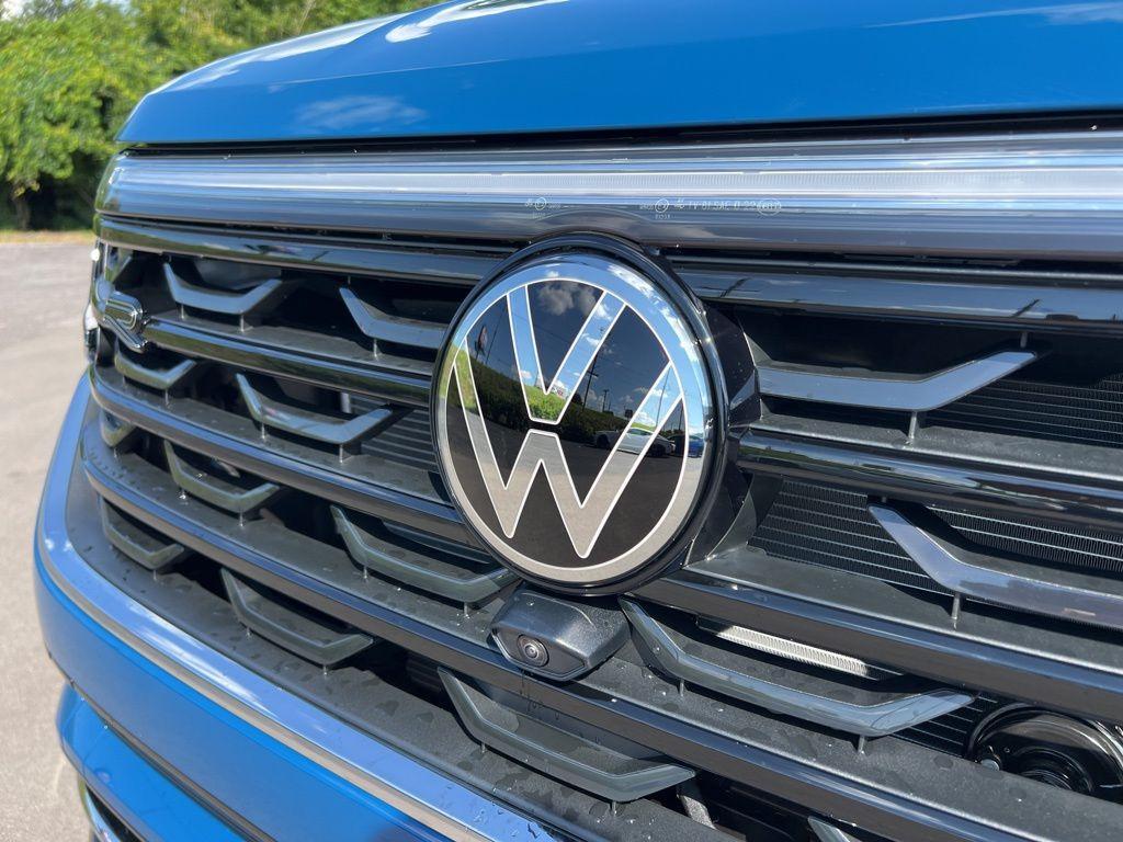 new 2025 Volkswagen Atlas car, priced at $56,196