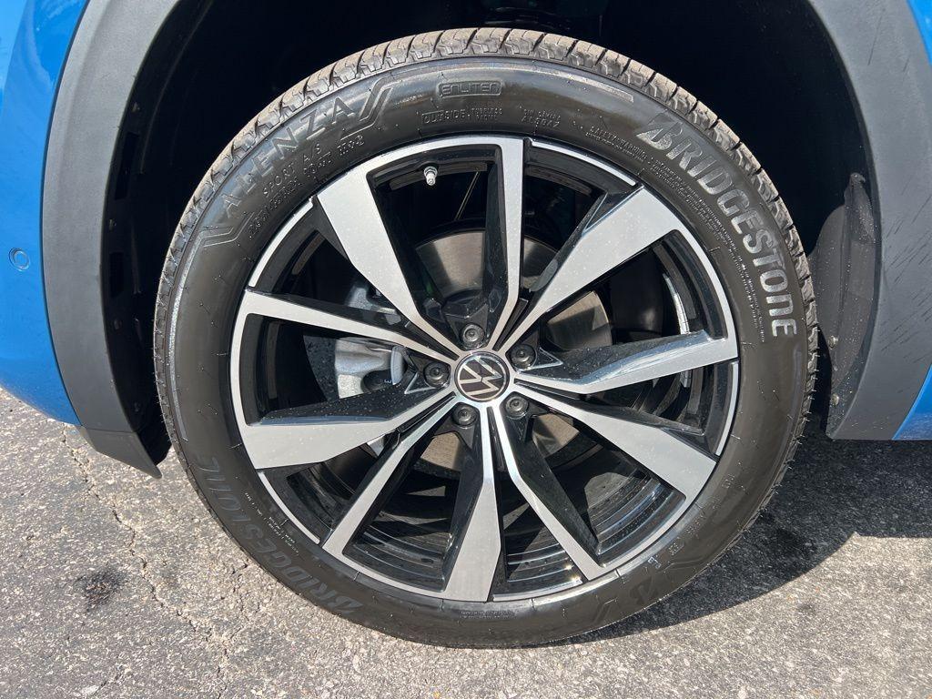 new 2025 Volkswagen Atlas car, priced at $56,196
