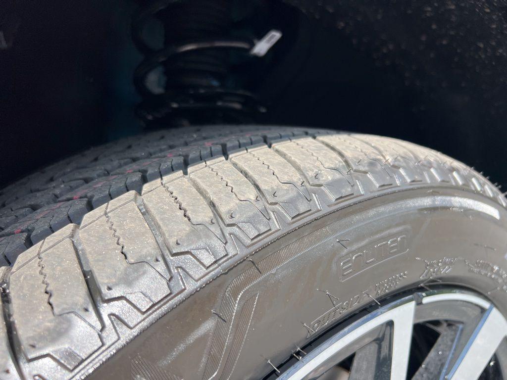 new 2025 Volkswagen Atlas car, priced at $56,196