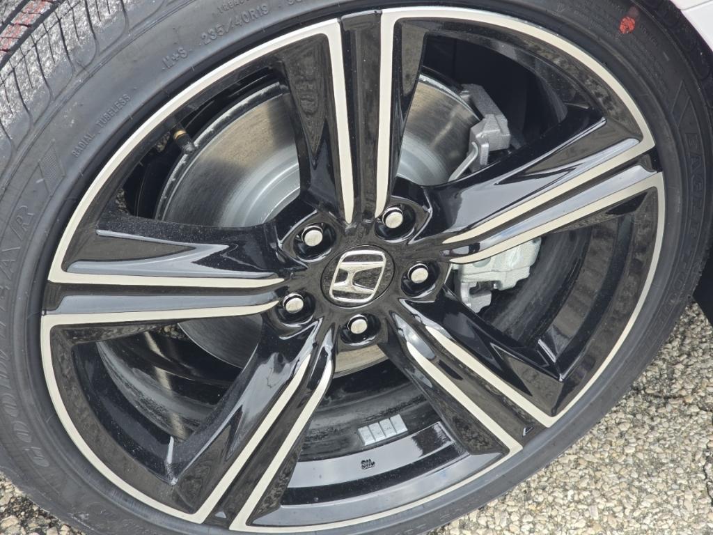 new 2025 Honda Accord Hybrid car, priced at $35,305