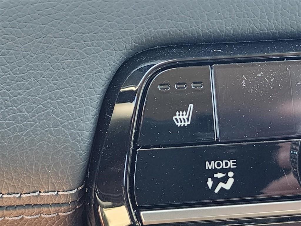 used 2025 Honda Pilot car, priced at $43,997