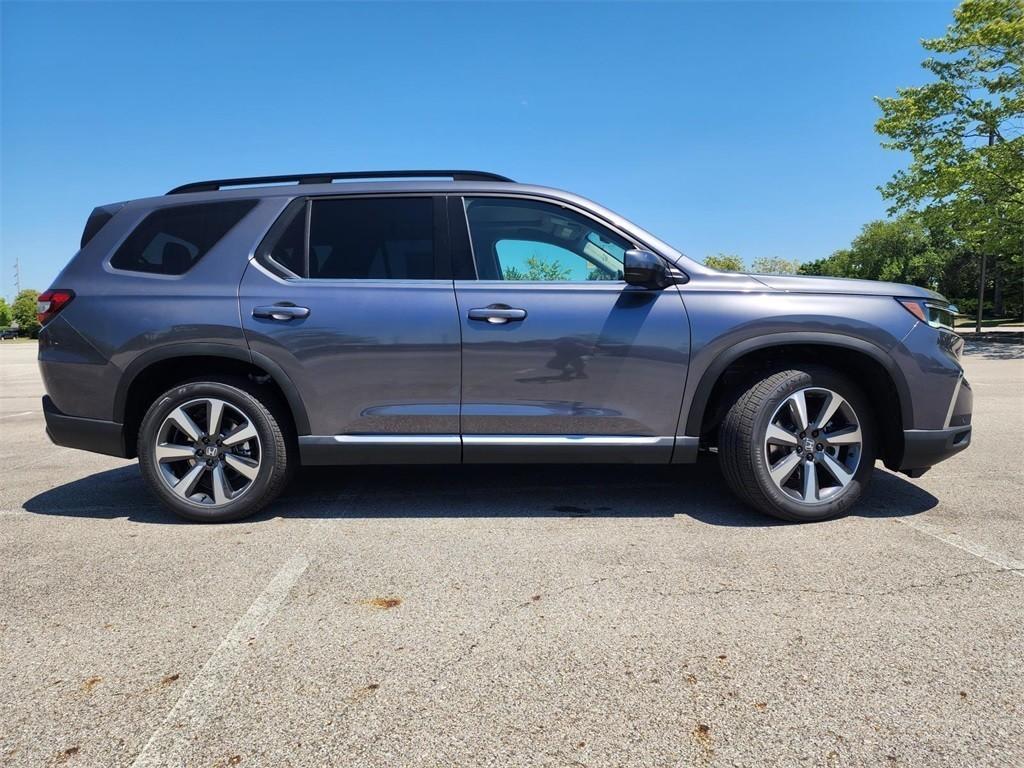 used 2025 Honda Pilot car, priced at $43,997