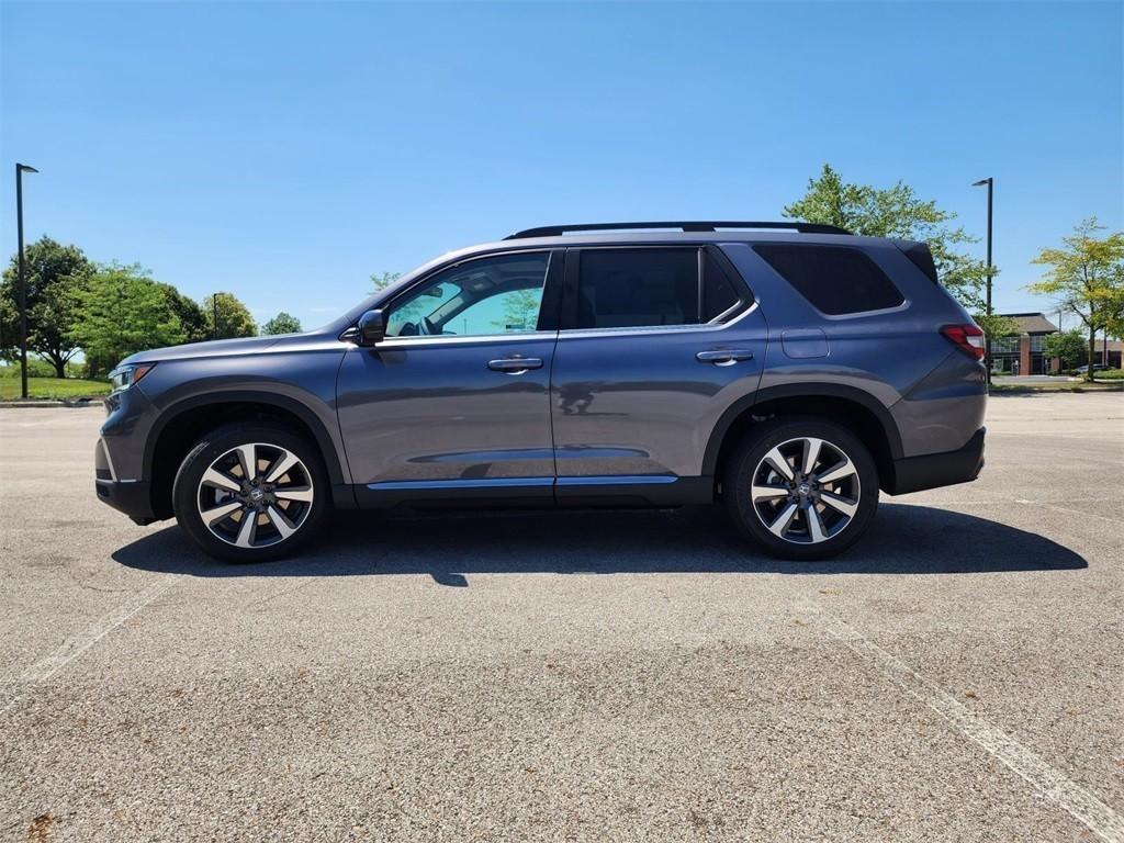 used 2025 Honda Pilot car, priced at $43,997