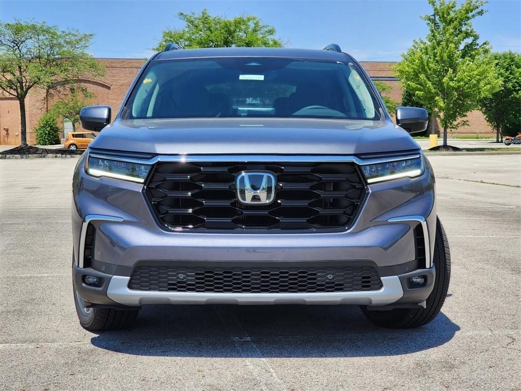 used 2025 Honda Pilot car, priced at $43,997