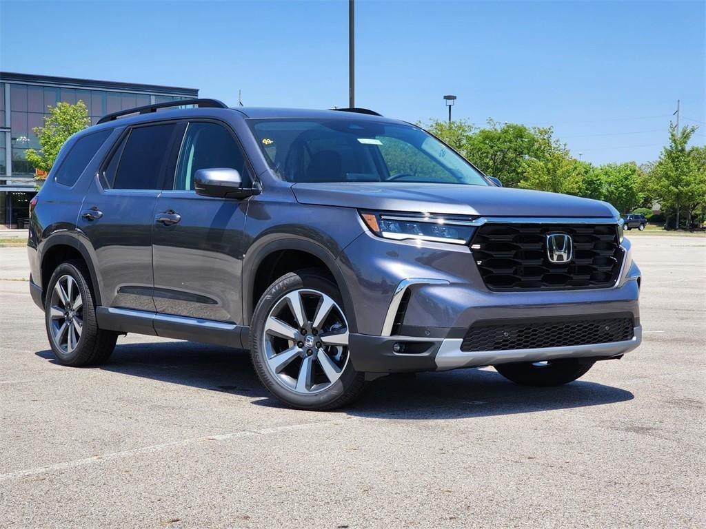 used 2025 Honda Pilot car, priced at $43,997