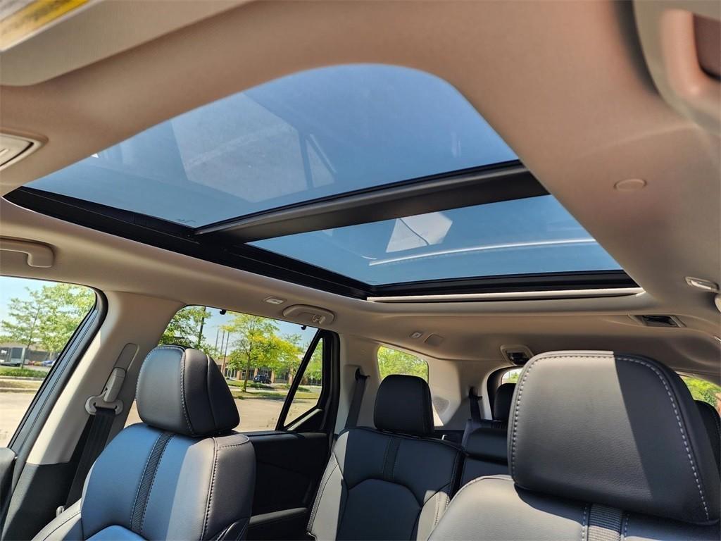 used 2025 Honda Pilot car, priced at $43,997