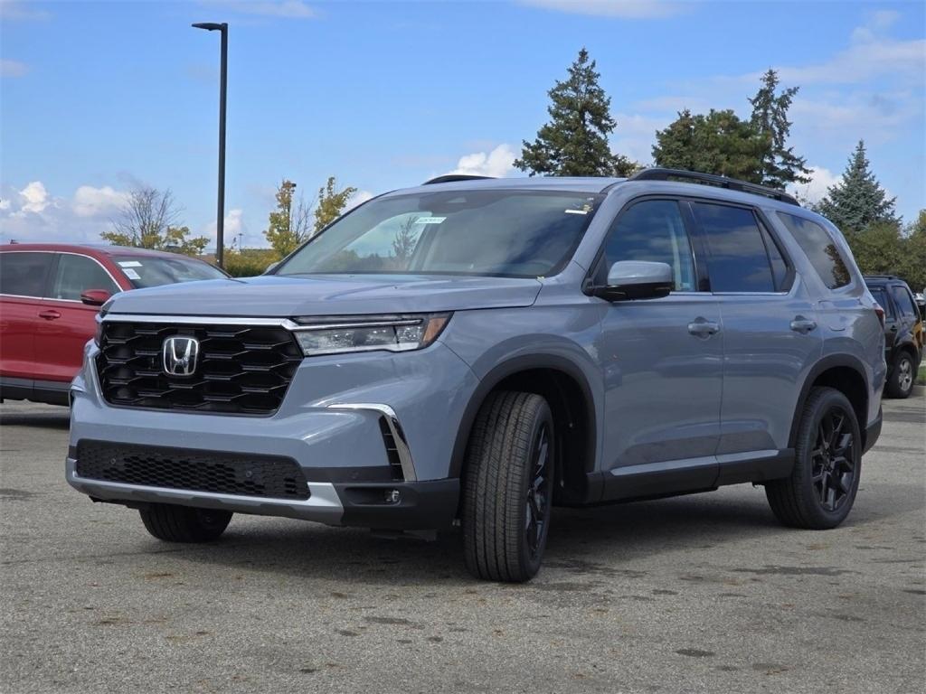 new 2025 Honda Pilot car, priced at $53,350