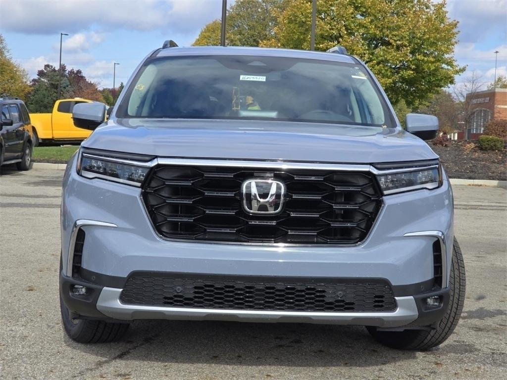 new 2025 Honda Pilot car, priced at $53,350