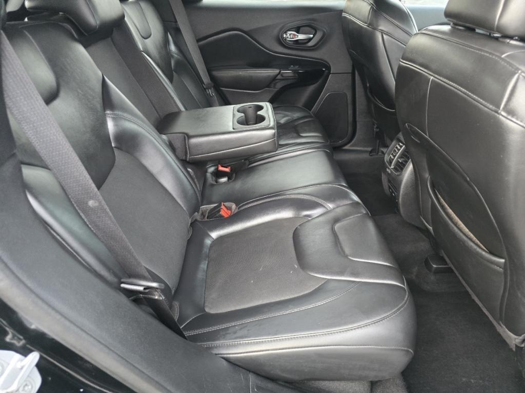 used 2019 Jeep Cherokee car, priced at $13,597