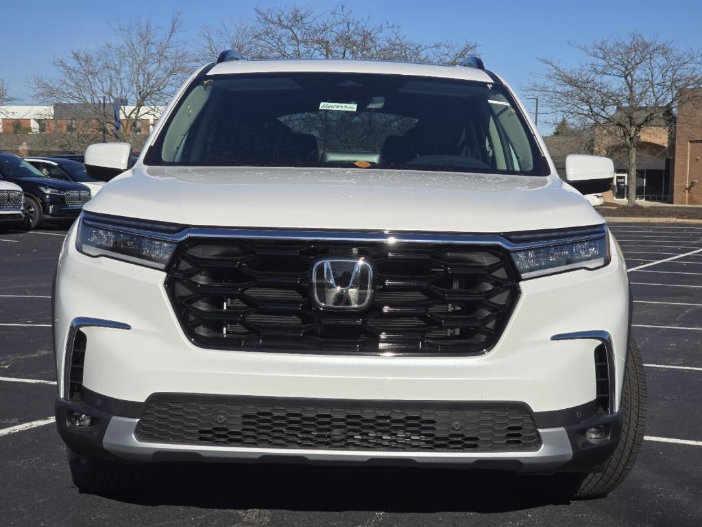 new 2025 Honda Pilot car, priced at $54,200