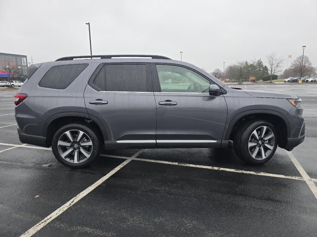 new 2025 Honda Pilot car, priced at $51,095