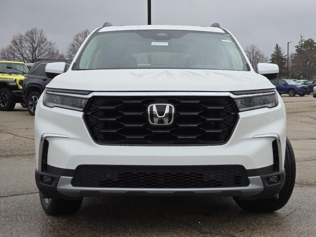 new 2025 Honda Pilot car, priced at $52,180