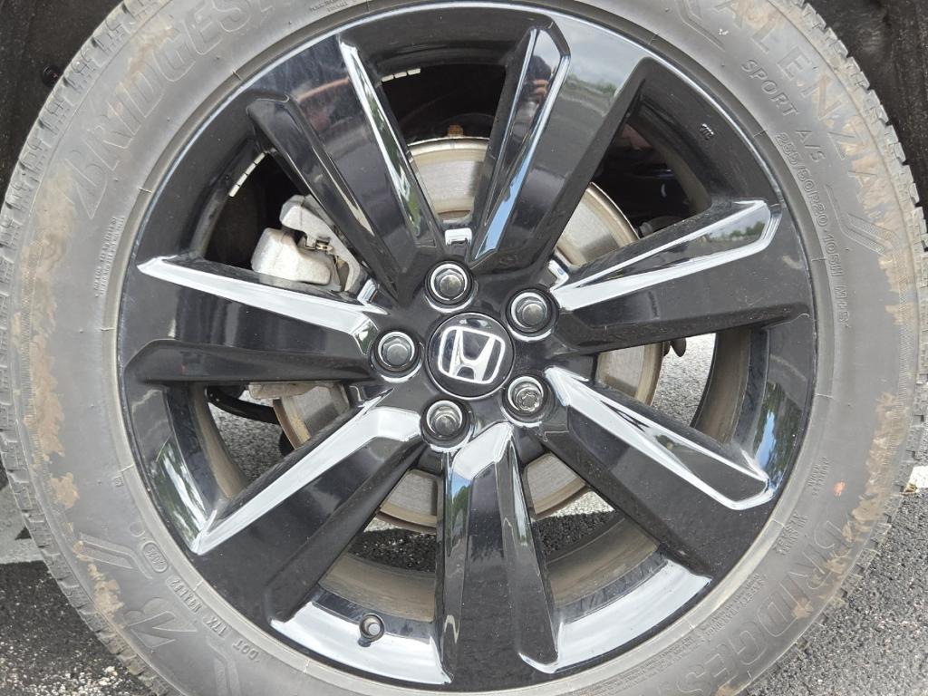 used 2025 Honda Pilot car, priced at $49,797