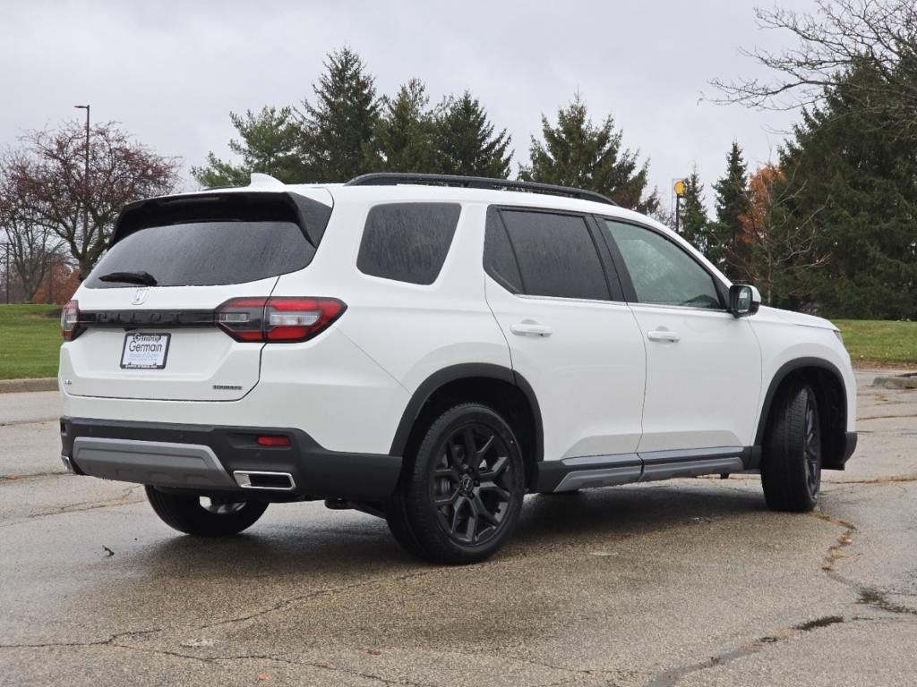 new 2025 Honda Pilot car, priced at $53,650