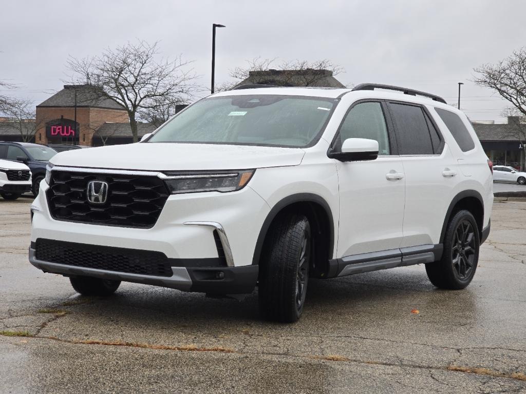 new 2025 Honda Pilot car, priced at $53,650