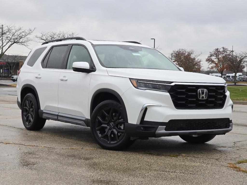 new 2025 Honda Pilot car, priced at $53,650