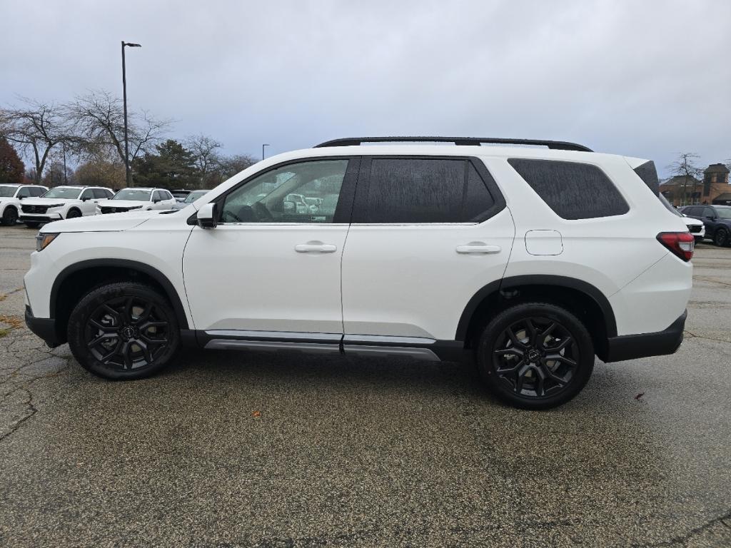 new 2025 Honda Pilot car, priced at $53,650