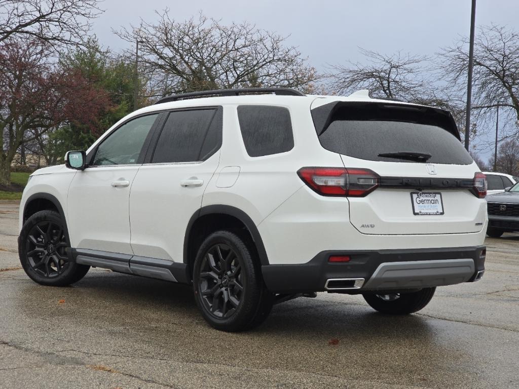 new 2025 Honda Pilot car, priced at $53,650