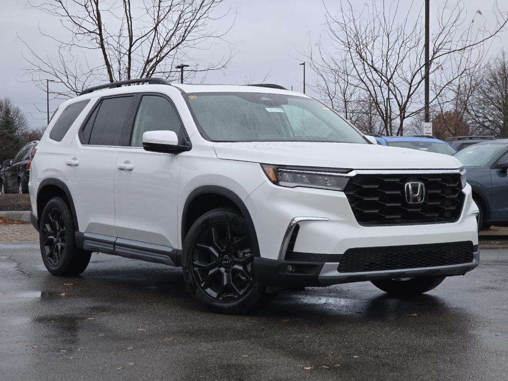 new 2025 Honda Pilot car, priced at $53,550