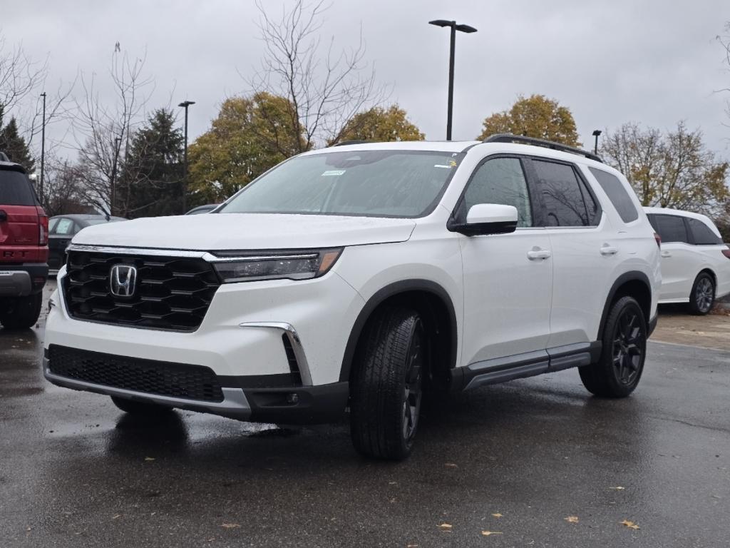 new 2025 Honda Pilot car, priced at $53,550