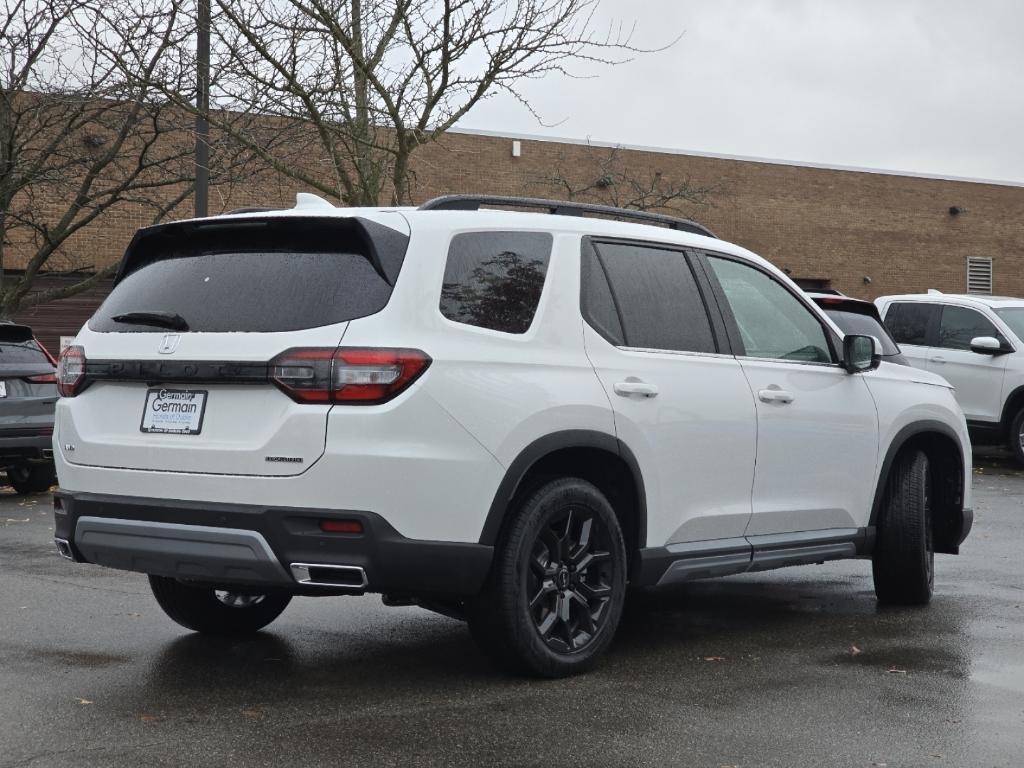 new 2025 Honda Pilot car, priced at $53,550