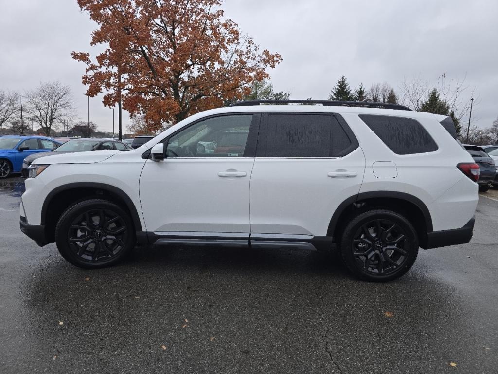 new 2025 Honda Pilot car, priced at $53,550