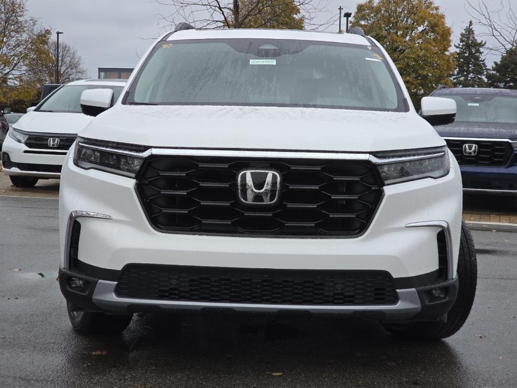 new 2025 Honda Pilot car, priced at $53,550