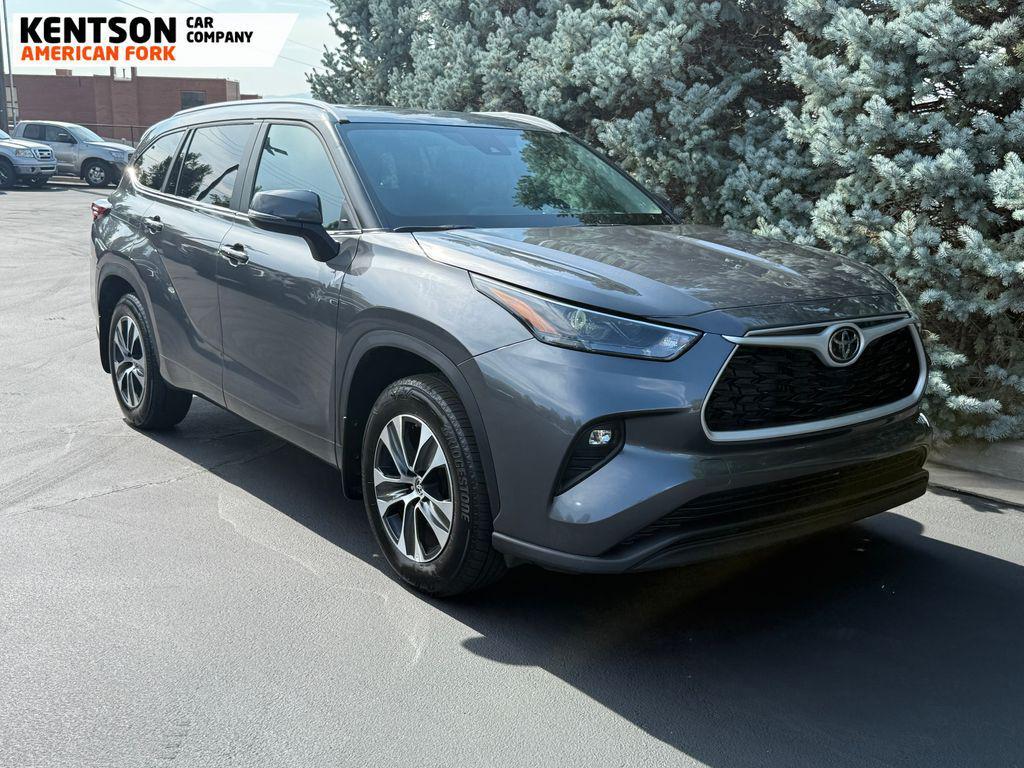 used 2025 Toyota Highlander car, priced at $42,250