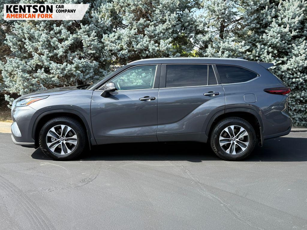 used 2025 Toyota Highlander car, priced at $42,250