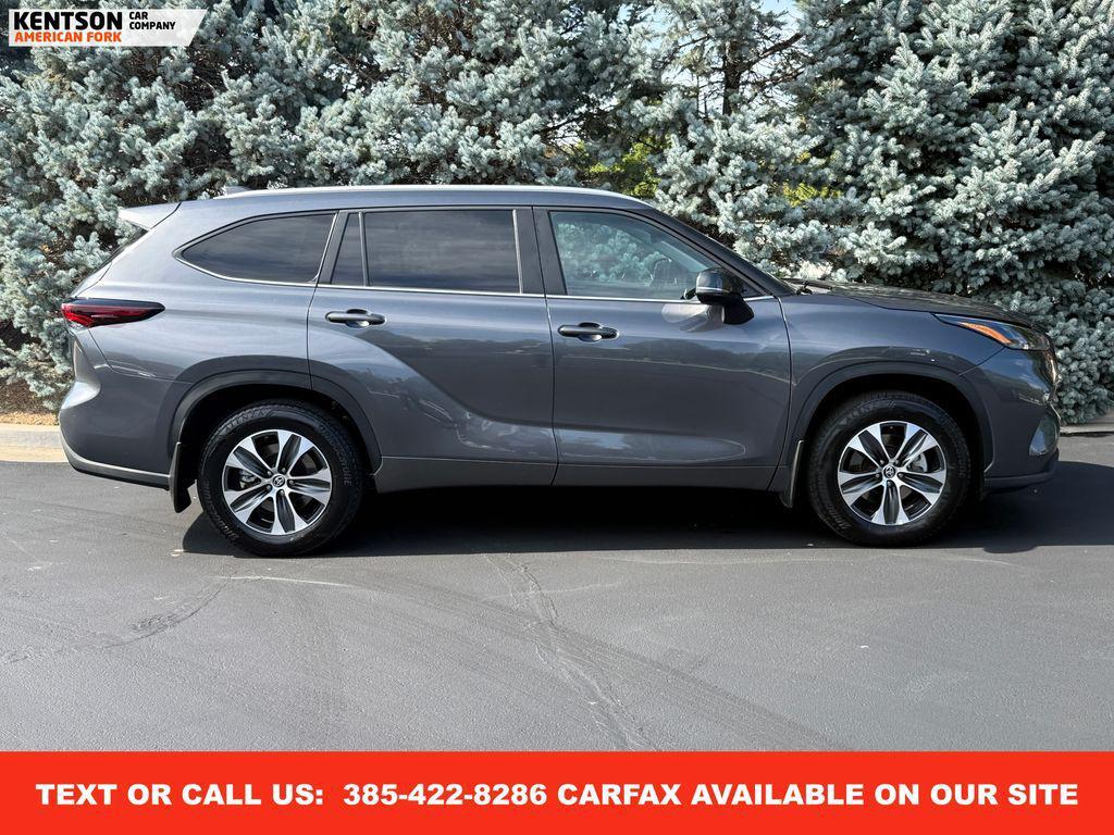 used 2025 Toyota Highlander car, priced at $40,950