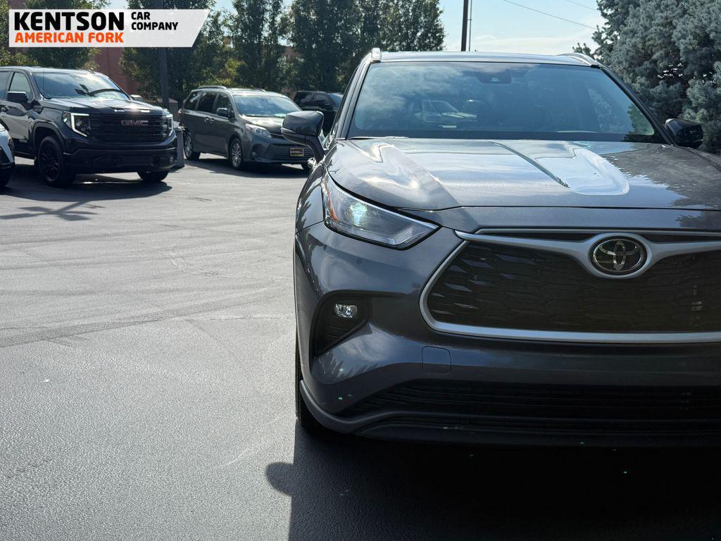 used 2025 Toyota Highlander car, priced at $42,250