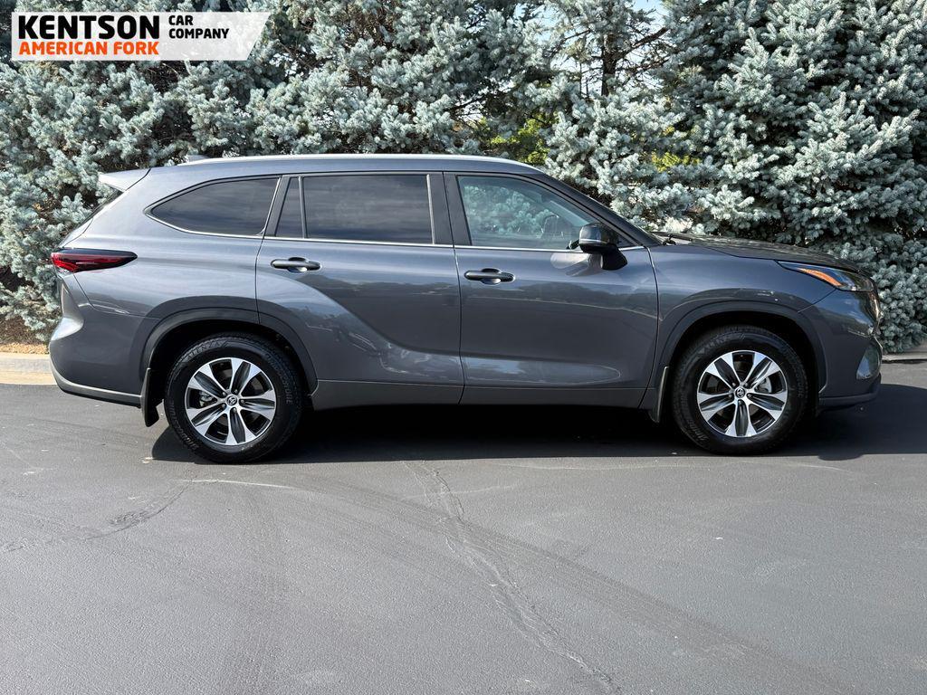 used 2025 Toyota Highlander car, priced at $42,250