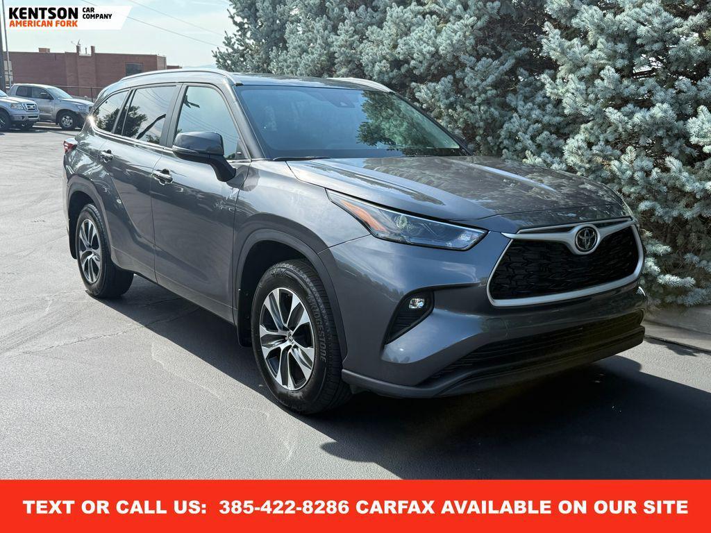 used 2025 Toyota Highlander car, priced at $40,950