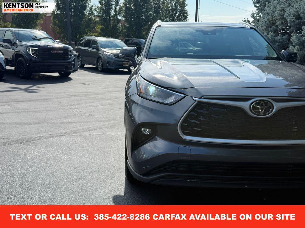 used 2025 Toyota Highlander car, priced at $40,950