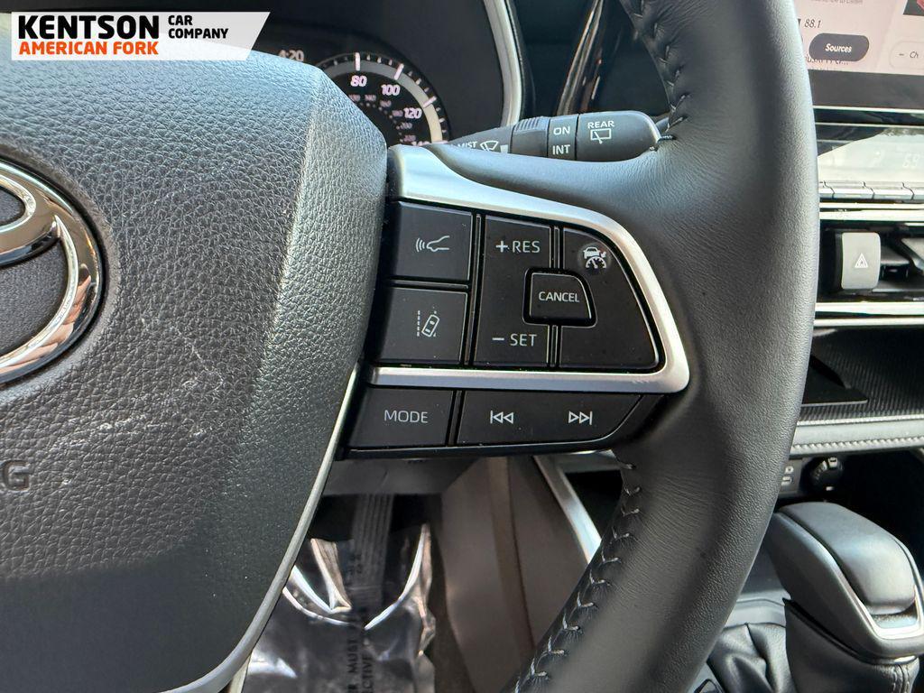 used 2025 Toyota Highlander car, priced at $42,250