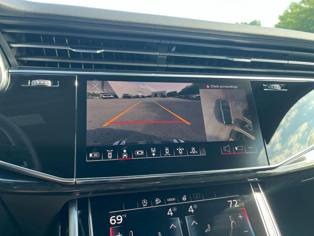 Audi Q7 view 22