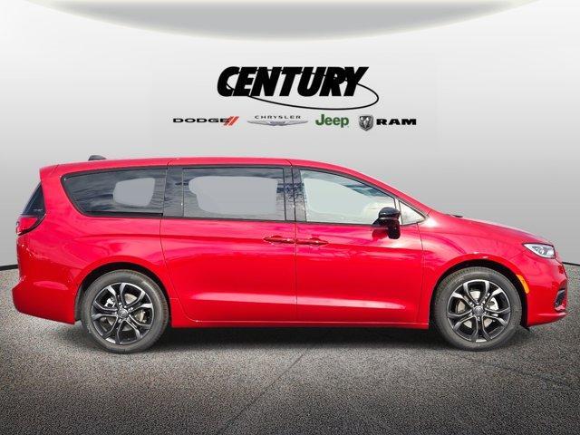 new 2026 Chrysler Pacifica car, priced at $39,285