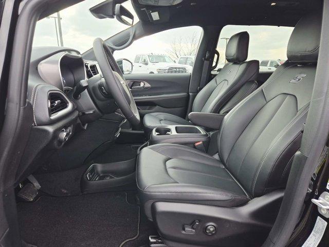 new 2026 Chrysler Pacifica car, priced at $41,405