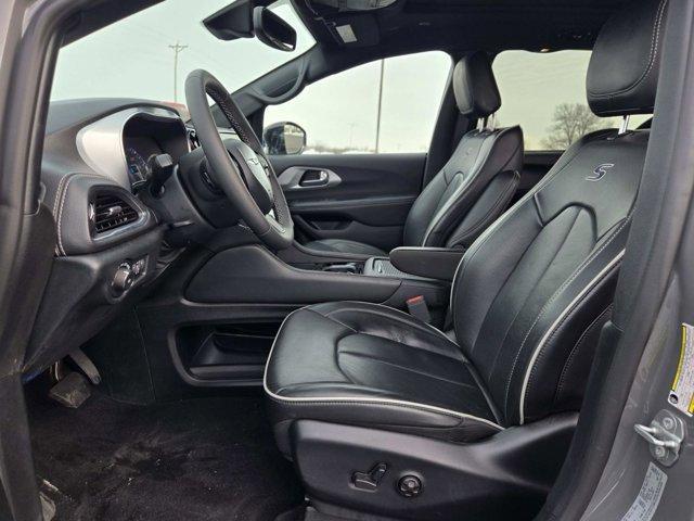 used 2025 Chrysler Pacifica car, priced at $38,977