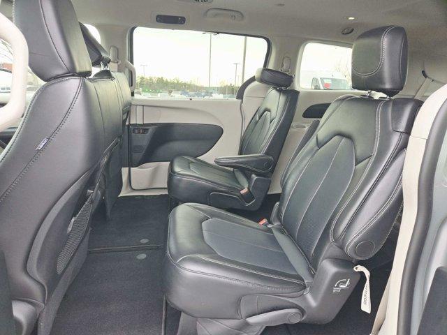 used 2024 Chrysler Pacifica car, priced at $30,977