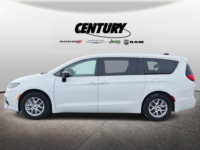 used 2024 Chrysler Pacifica car, priced at $31,977