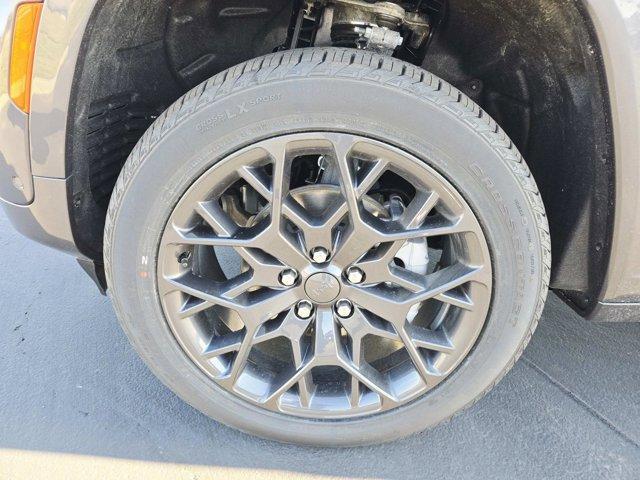 new 2025 Jeep Grand Cherokee car, priced at $55,925