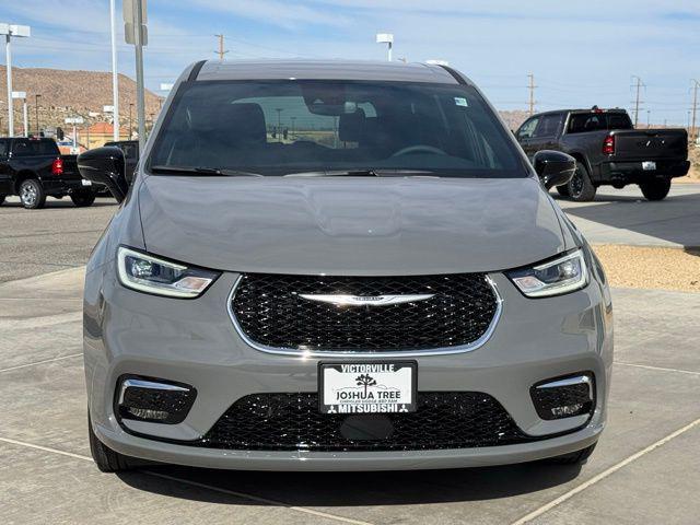 new 2025 Chrysler Pacifica car, priced at $40,000
