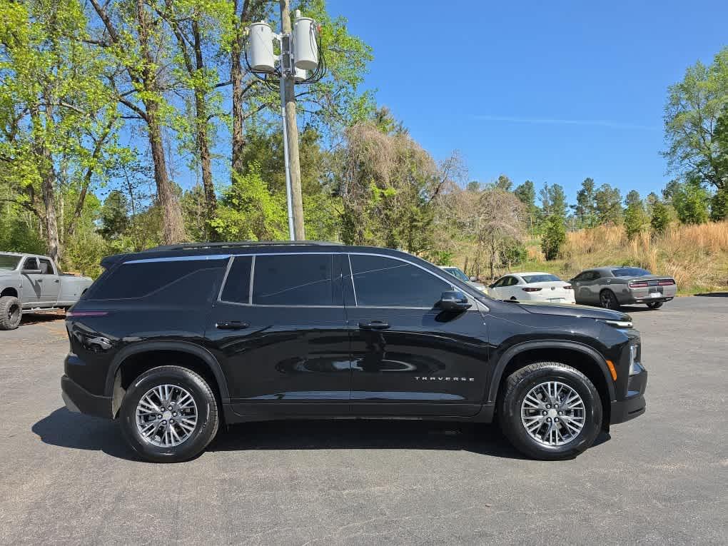 used 2025 Chevrolet Traverse car, priced at $32,877