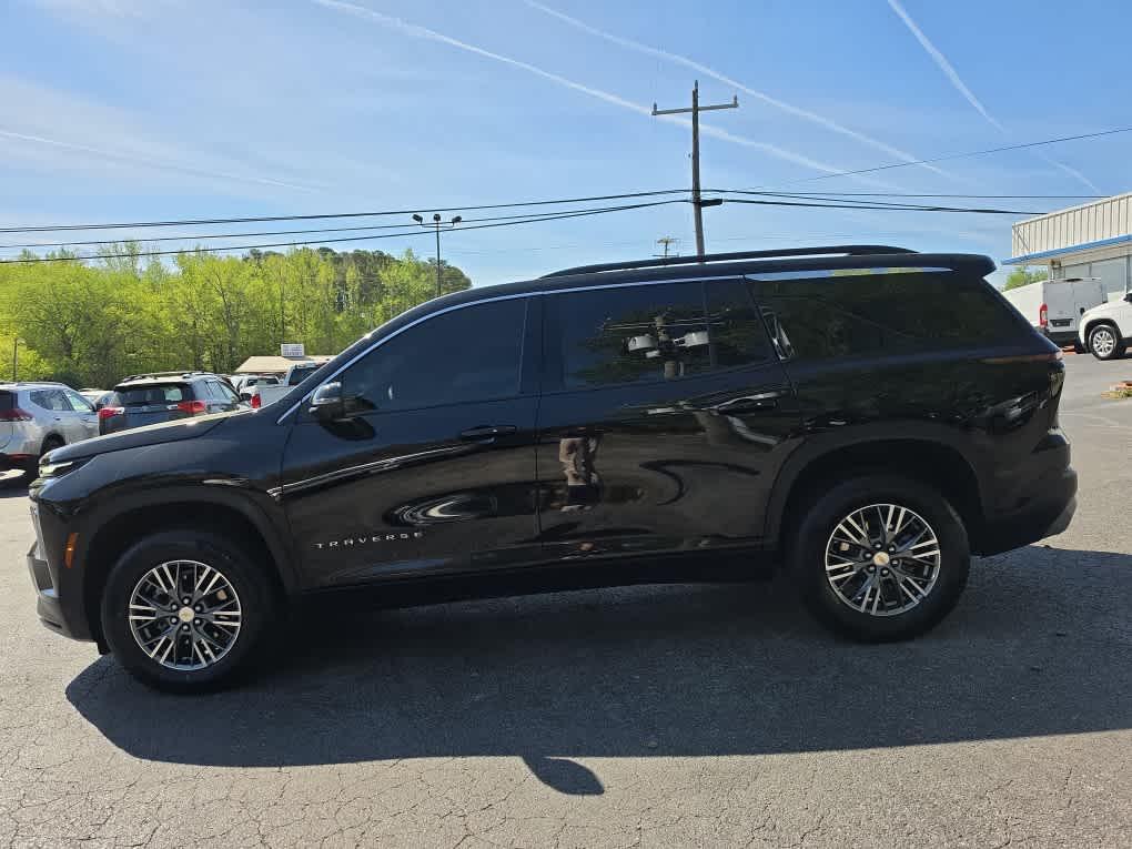 used 2025 Chevrolet Traverse car, priced at $32,877