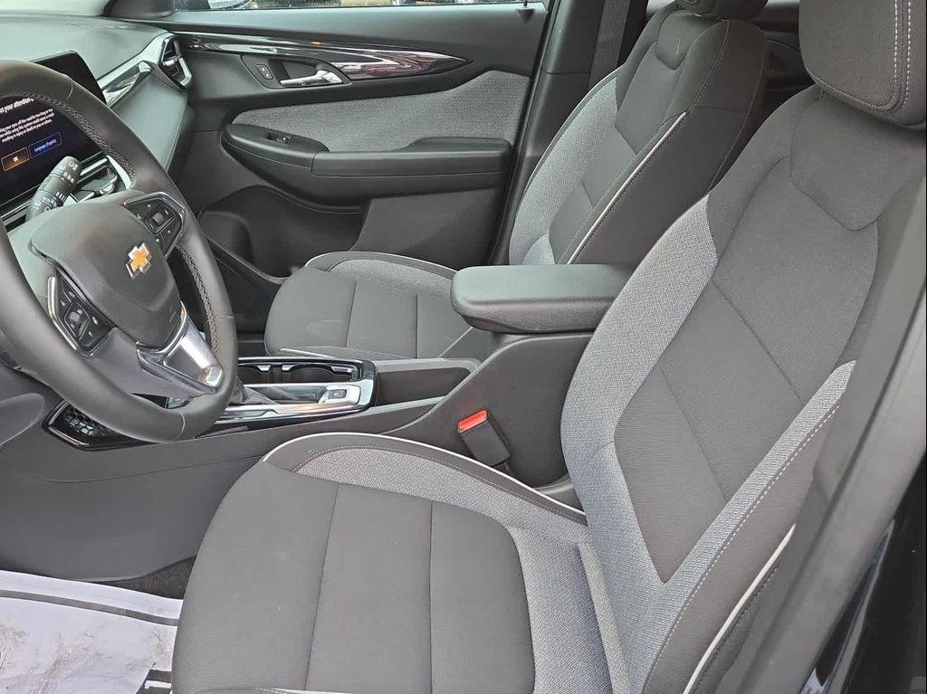 new 2025 Chevrolet TrailBlazer car, priced at $25,998