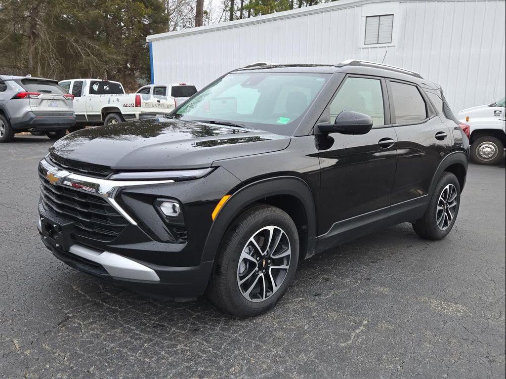new 2025 Chevrolet TrailBlazer car, priced at $25,998