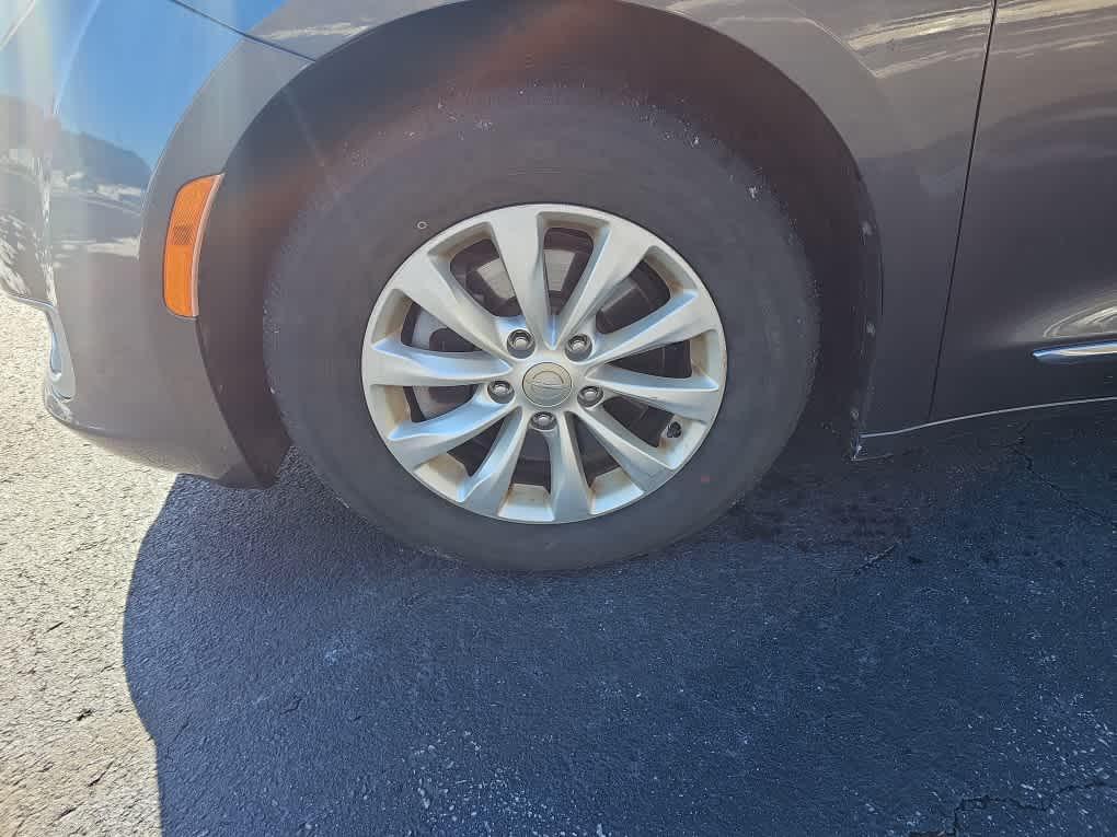 used 2017 Chrysler Pacifica car, priced at $9,997