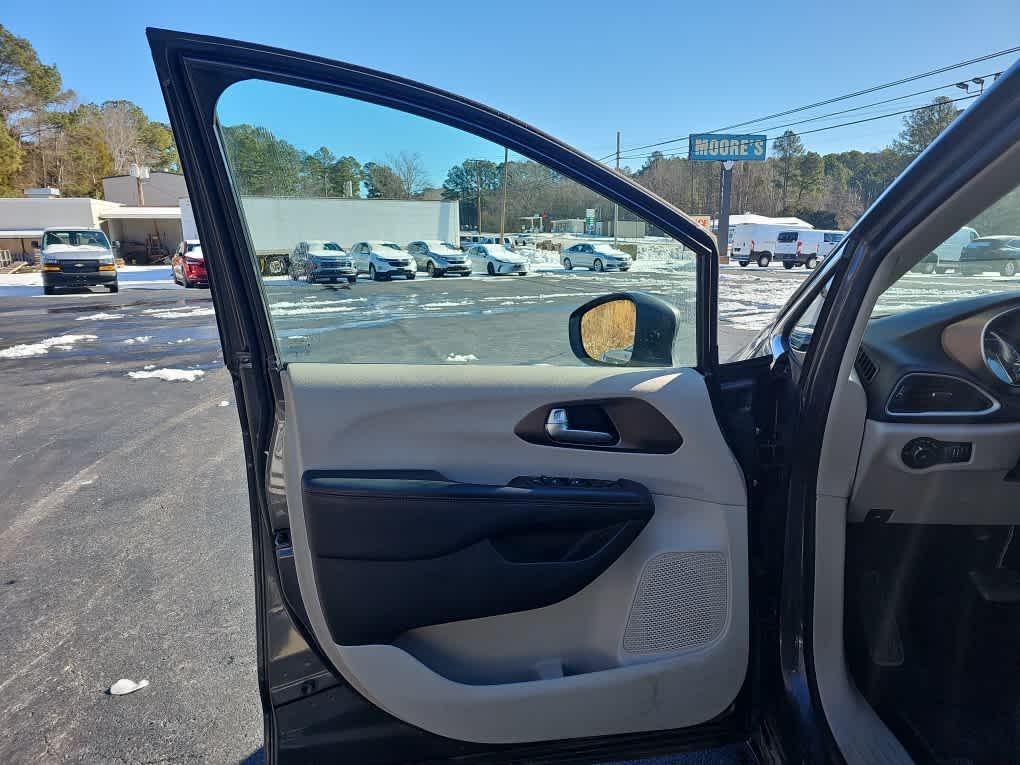 used 2017 Chrysler Pacifica car, priced at $9,997